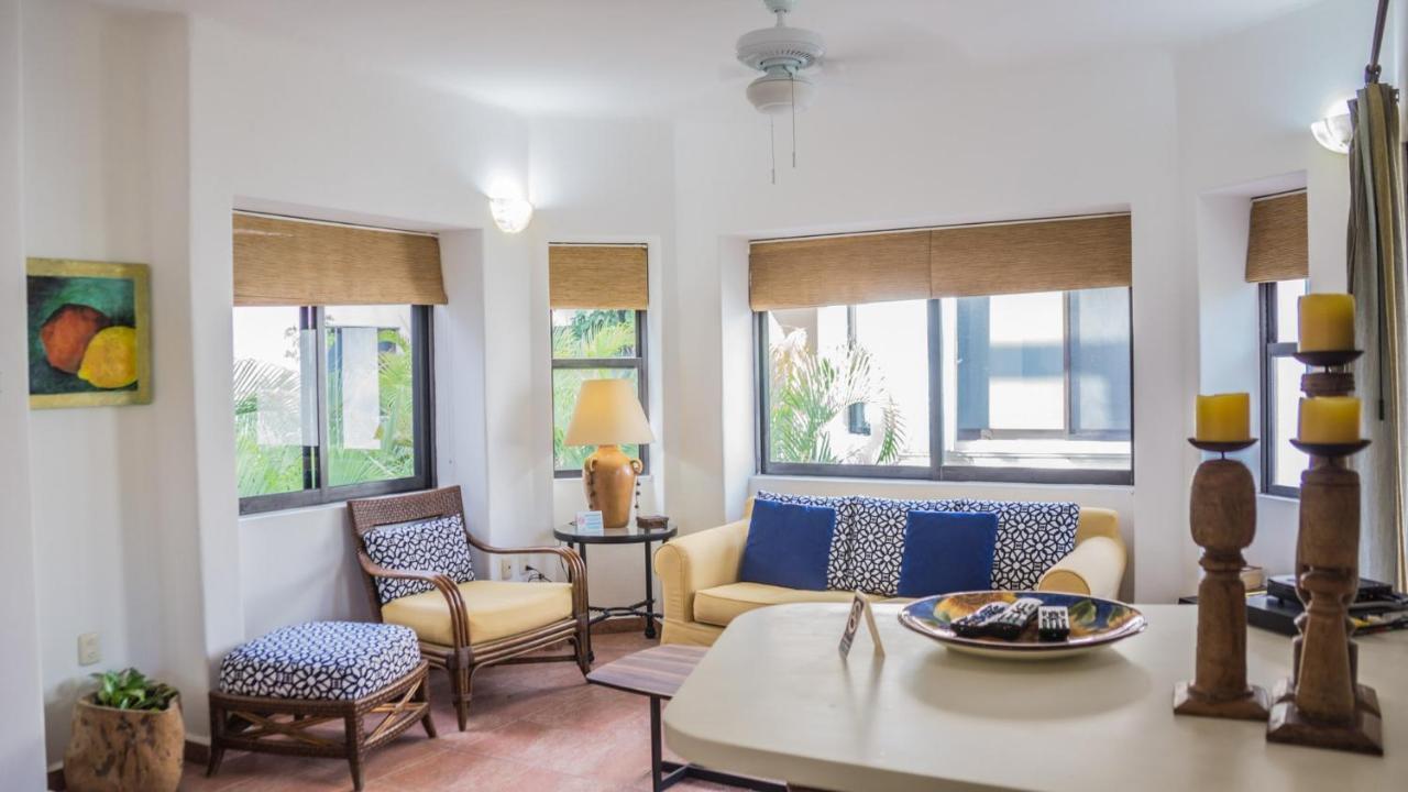 Royal Palms 6